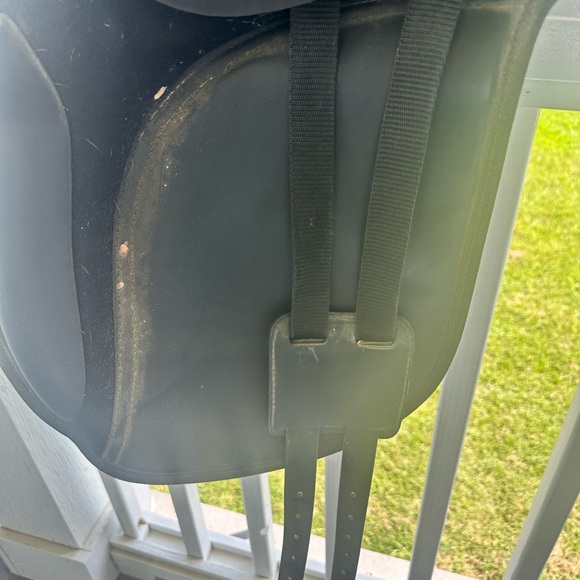 16” Thorowgood Dressage Saddle - Picture 14 of 16